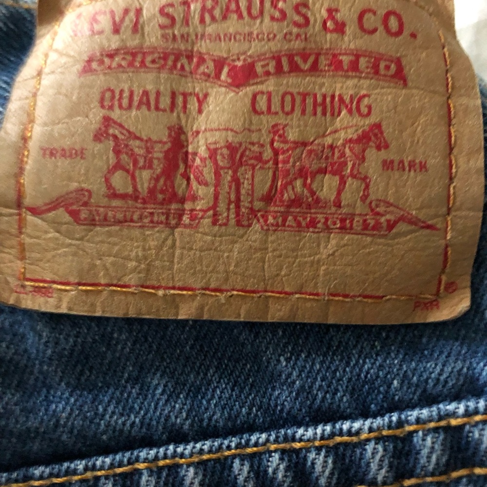 Levi's Classic Indigo shorts - Picture 2 of 3